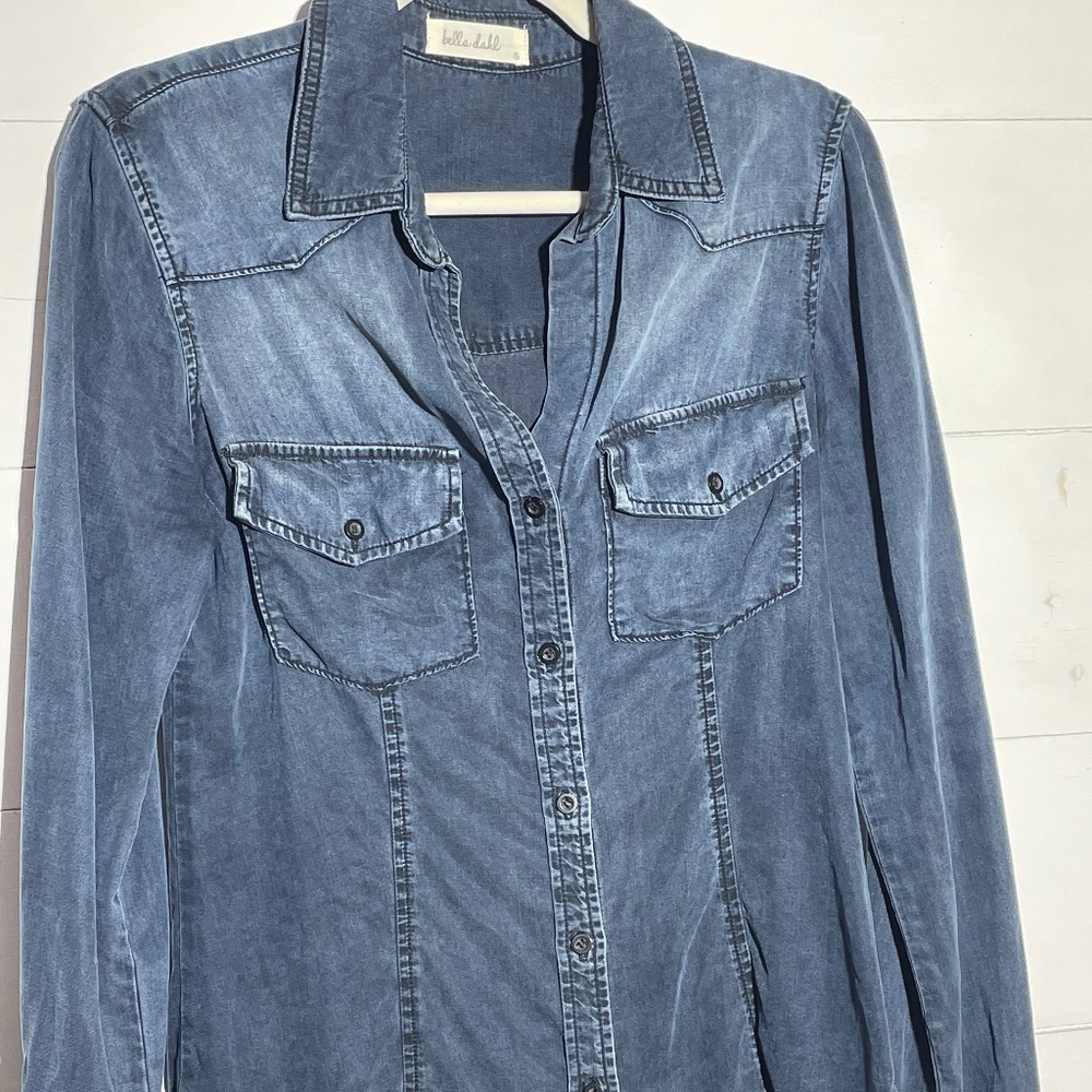 CLASSIC DENIM Bella Dahl Button Down with Darted Seams Size Small